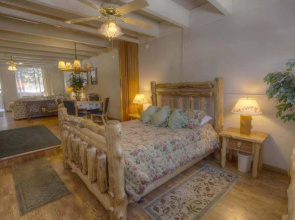 South Lake Tahoe - Studio with Boat Dock & Private Hot Tub - LTA 8211