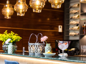 Отель Leonardo Hotel Barcelona Gran Via