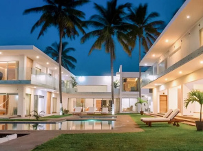 Luxury Palms
