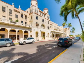 Palm Beach Hotel