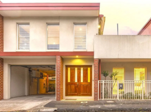 Tranquil Townhouse in Port Melbourne