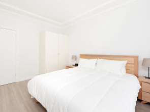 Newly Renovated Apt Close to CBD Unit 1