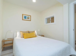 Beautiful 2BR Suite in central West Vancouver