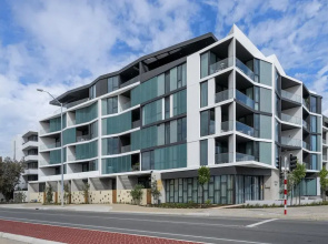 Chic Ground-floor Studio Near Local Cafes