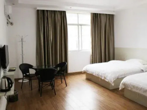 Hechi Chendong Business Hotel