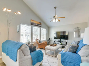 Galveston Getaway: Spacious Home < 1 Mi to Beaches