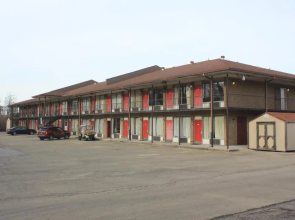 Red Carpet Inn - Louisville