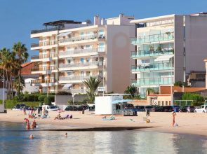 Cannes Bay 19714