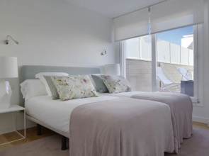 Gladys Attic Apartment by FeelFree Rentals