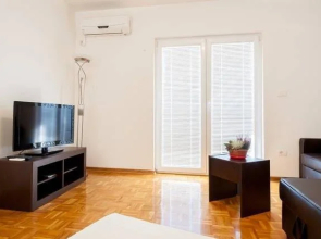 Sunny Flat With A Beautiful View