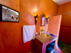 Riad Naya