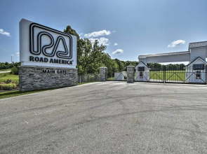Elkhart Lake Townhome, Mins to Road America!