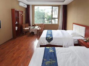 Mount Emei Potatoes Hotel