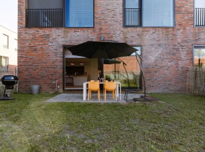 Cozy Beach Apartment With Garden