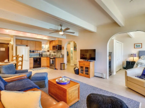 Mtn & Reservoir Views: Cozy Dillon Condo!