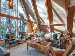 3 Mi to Calaveras Big Trees: Cabin w/ Fire Pit!