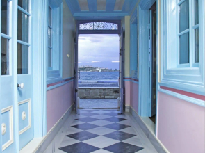 Lola 38 Hotel