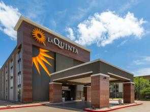 La Quinta Inn & Suites by Wyndham Houston Stafford Sugarland