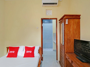 OYO 92952 Nirmala Guest House