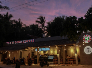 La Luna Island Resort