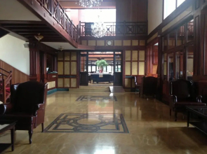 Dr Kushan Hotel
