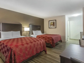 Econo Lodge Inn & Suites