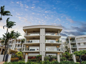 Beachfront 3-bed With Pool & Stunning Ocean Views