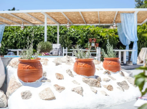 Tinas Plus Hotel