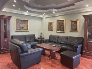 3 bedroom apartment on Naroden front street
