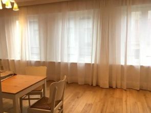 Huswell Artsy Family Apartment in City Center
