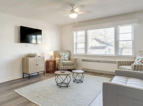 Waterfront Gem < 1 Mi to Dtwn Cambridge!
