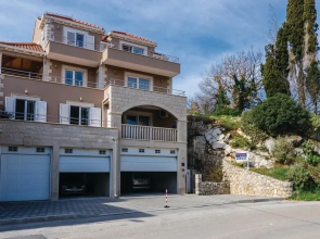 Stunning Home in Cibaca With Wifi and 2 Bedrooms