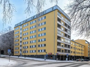 Central Studio Apartment with Balcony
