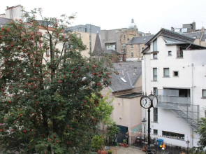 419 Luminous 2 Bedroom Apartment in the Heart of Edinburgh s Old Town