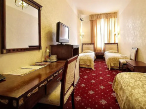 Отель Garden Palace