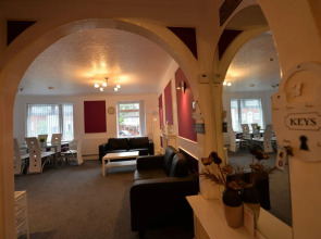 Centrally-located Apartment in Coventry With Netflix