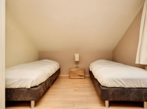 Beautiful, Modern House With Stunning Views, hot tub and Sauna in Green Surroundings