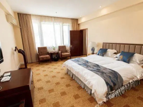 Golden Lake Hotel