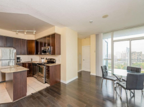 Fantastic 2 Bedroom Near Square One Mall