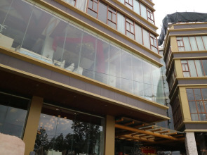 Paragon Hotel and Suites