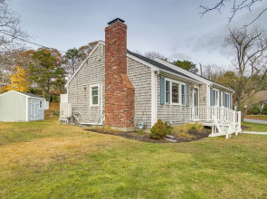 Chatham Getaway w/ Trail Access, 2 Mi to Beaches!