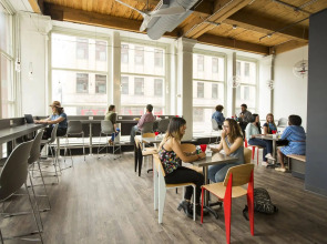 HI Chicago, The J. Ira and Nicki Harris Family Hostel