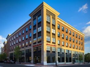 Hampton Inn & Suites Portsmouth Downtown