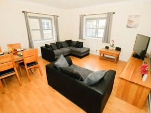 Spacious Double Bedroom Duplex Apartment Near North Station & Town Centre