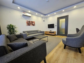 New Flat Large Living Space 2-6 Near By Lara Beach