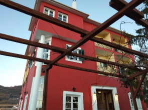 Karavos Hotel