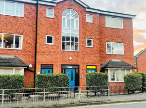 Contractor-friendly 2BR Gem Wi-fi & Free Parking