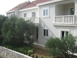 Apartment With one Bedroom in Žrnovo, With Shared Pool, Furnished Balcony and Wifi - Near the Beach