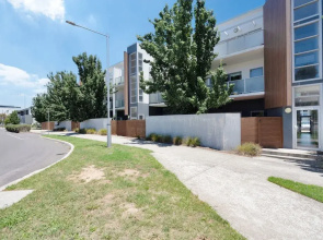 Elegant 2-bed Apartment With Balcony