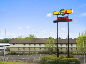 Super 8 by Wyndham Portland Airport